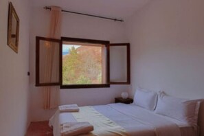 5 soverom, strykejern/-brett, internettilgang og sengetøy