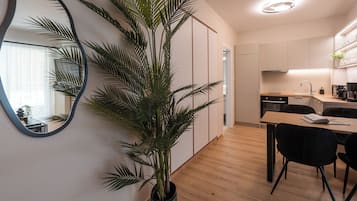 设计公寓, 城市景观 | 私人厨房 | 大冰箱、微波炉、烤箱、炉灶