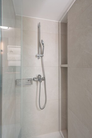 Design Apartment, City View | Bathroom