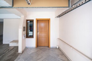 Property entrance - Modern Apartment in Athens with Balcony (Kallithea)