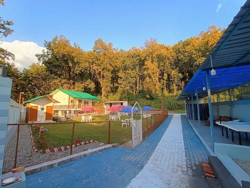 Charming 1-bedroom cottage with AC, WiFi in welcoming Majhaun