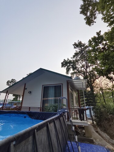 Charming 1-bedroom cottage with AC, WiFi in welcoming Majhaun