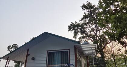 Charming 1-bedroom cottage with AC, WiFi in welcoming Majhaun