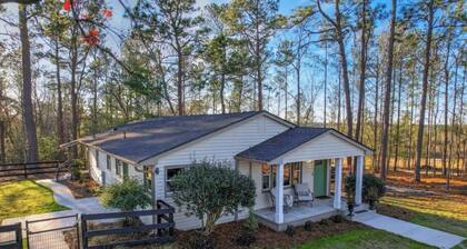 Peaceful farmette in charming Aiken with WiFi, AC