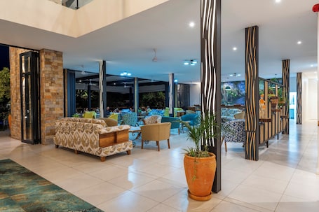 2 bars/lounges, poolside bar