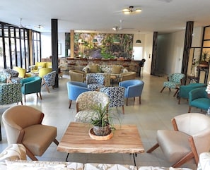 2 bars/lounges, poolside bar