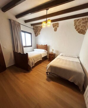 2 Schlafzimmer, Bügeleisen/Bügelbrett, Bettwäsche