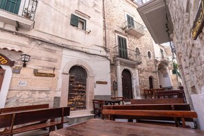 تناول الطعام بالخارج