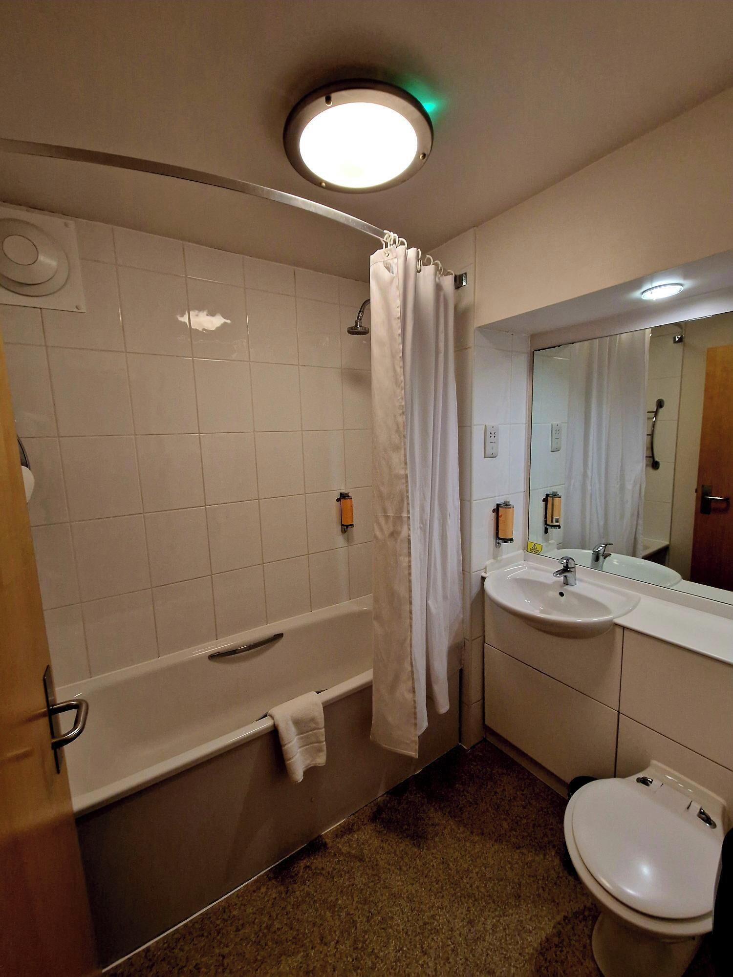 Habitación con 2 camas individuales | Baño