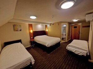Free WiFi, bed sheets - Charter Hotel Bournemouth (Bournemouth)