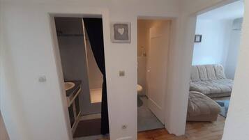 1 chambre, fer et planche Ă repasser, Wi-Fi, draps fournis