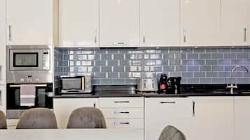 Appartamento, 2 camere da letto | Cucina privata | Frigorifero, microonde, forno, bollitore elettrico