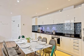 Living area - Imperial Liverpool Street Apartments (London)