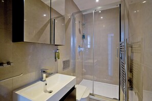 Apartment, 2 Bedrooms | Bathroom | Hair dryer, towels, soap, toilet paper - Imperial Liverpool Street Apartments (London)
