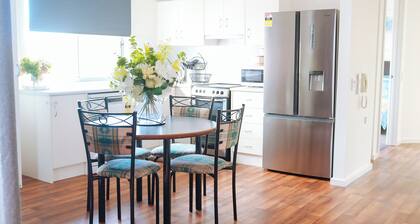 Stylish 2BR Holiday Apartment in Findon
8min to the AirPort, 1min walk to shops.