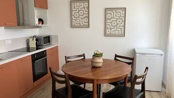 Micro-ondes, four, plaque de cuisson, lave-vaisselle