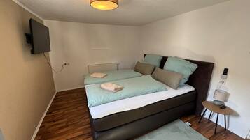 3 bedrooms, iron/ironing board, WiFi, bed sheets