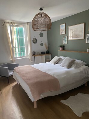 3 chambres, fer et planche à repasser, Wi-Fi, draps fournis
