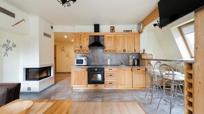 Apartment (A 6) | Private kitchen | Fridge, stovetop, electric kettle, cookware/dishes/utensils - Sun & Snow Szymoszkowa Residence (Koscielisko)