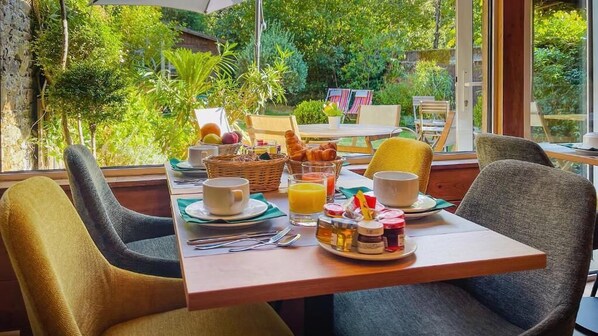 Daily buffet breakfast (EUR 11.00 per person)