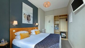 Habitació doble superior, vistes al jardí | Caixa forta a l'habitació, escriptori i cortines opaques 