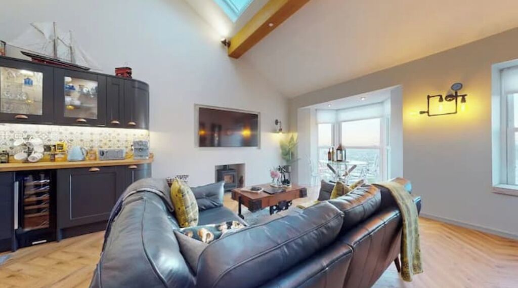 Smart TV, fireplace, music library, stereo