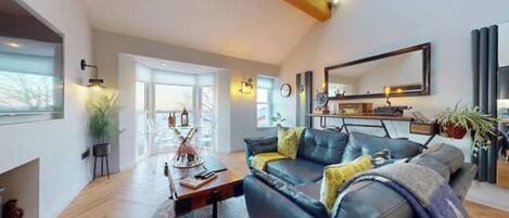 Smart TV, fireplace, music library, stereo