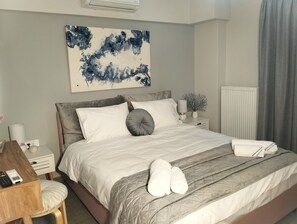 2 bedrooms, in-room safe, desk, iron/ironing board