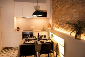 Fridge, microwave, oven, stovetop - Montgo Loft Apartment (Dénia)