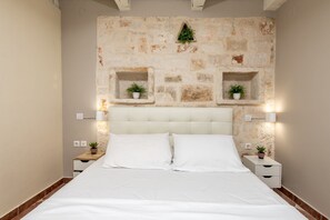 2 chambres, coffres-forts dans les chambres, fer et planche à repasser