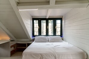 2 chambres, coffres-forts dans les chambres, fer et planche à repasser