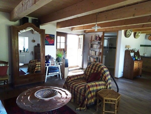 Living area - GITE IN THE HEART OF QUERCY BLANC (Sainte-Juliette)