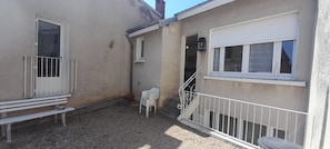 Exterior - 2 bedroom apartment with terrace- Wifi in the heart of Levroux (Levroux)