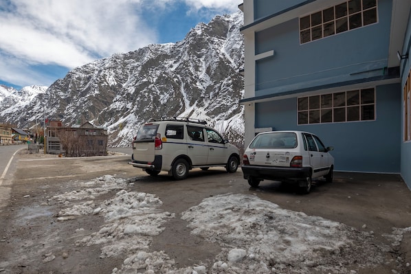 المنشأة من الخارج