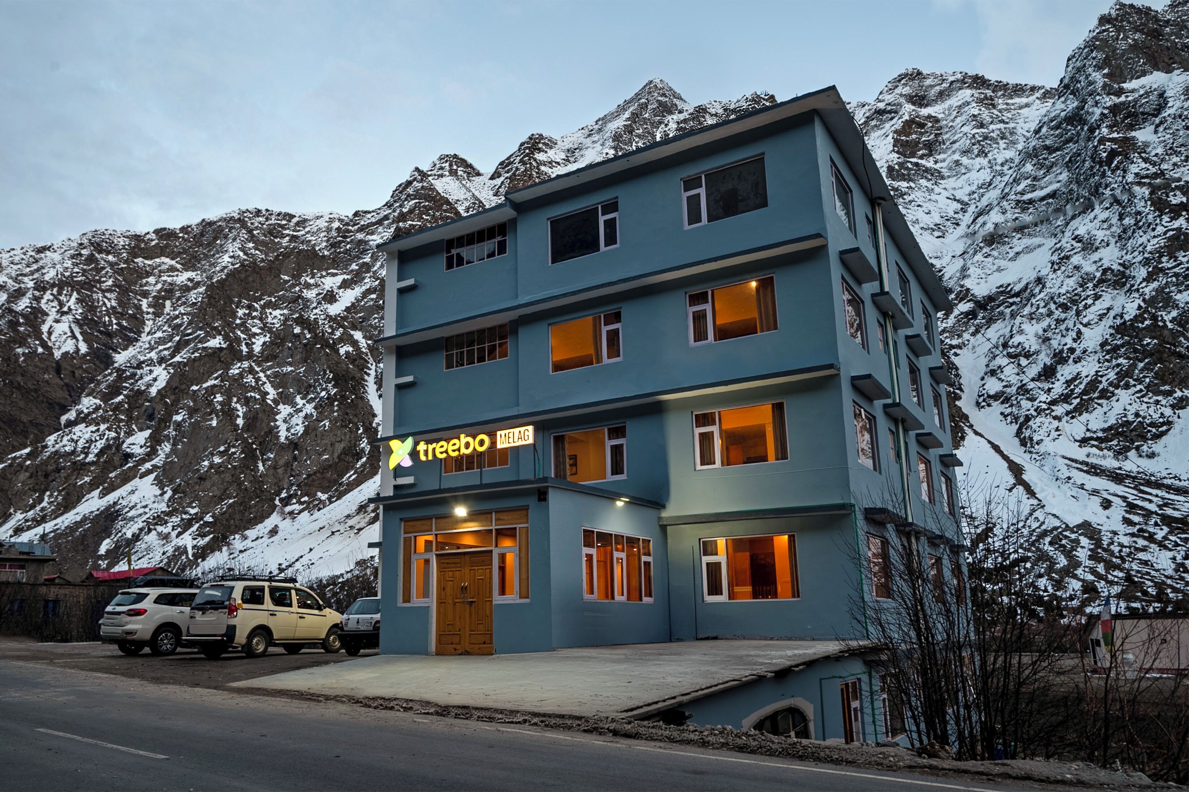 مواقف سيارات مجانية