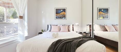 3 bedrooms, desk, iron/ironing board, free WiFi