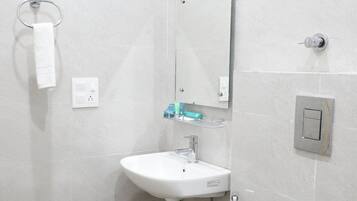 Deluxe Double Room, City View | Bathroom | Shower, towels, soap, shampoo