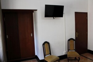 Habitación básica doble, vistas a la ciudad | Edredones de plumas, wifi gratis, ropa de cama