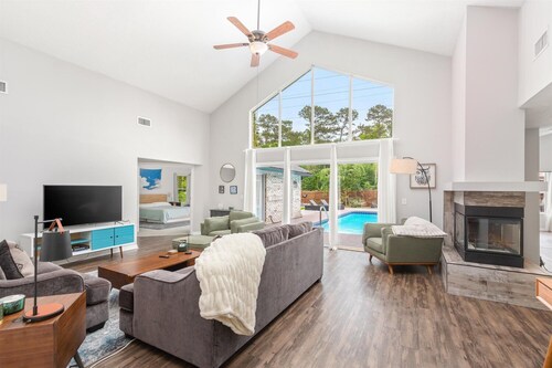 Outdoor Oasis off Beach and Atlantic