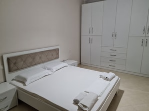 1 chambre, coffres-forts dans les chambres, fer et planche à repasser