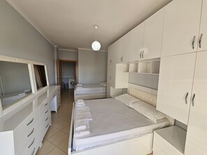 1 chambre, fer et planche à repasser, Wi-Fi gratuit, draps fournis