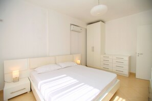 1 bedroom, iron/ironing board, free WiFi, bed sheets - Holiday Apartment in Lungomare Vlore 085 (Vlorë)