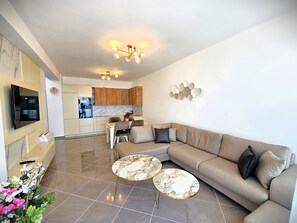TV - Sunset Luxury Apartment (Vlorë)