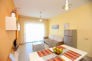 TV - 307B Diamond Hill Holiday Apartment (Vlorë)