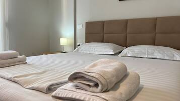 1 slaapkamer, een strijkplank/strijkijzer, gratis wifi, beddengoed