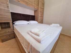 Iron/ironing board, free WiFi, bed sheets