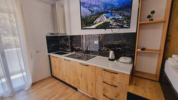 1 slaapkamer, een strijkplank/strijkijzer, gratis wifi, beddengoed