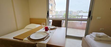 1 chambre, fer et planche Ă repasser, Wi-Fi gratuit, draps fournis