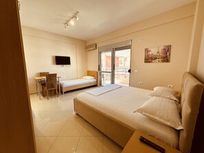 1 bedroom, iron/ironing board, WiFi (free), bed sheets
