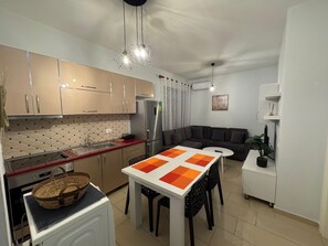 Unclassified image, 3 of 22, button